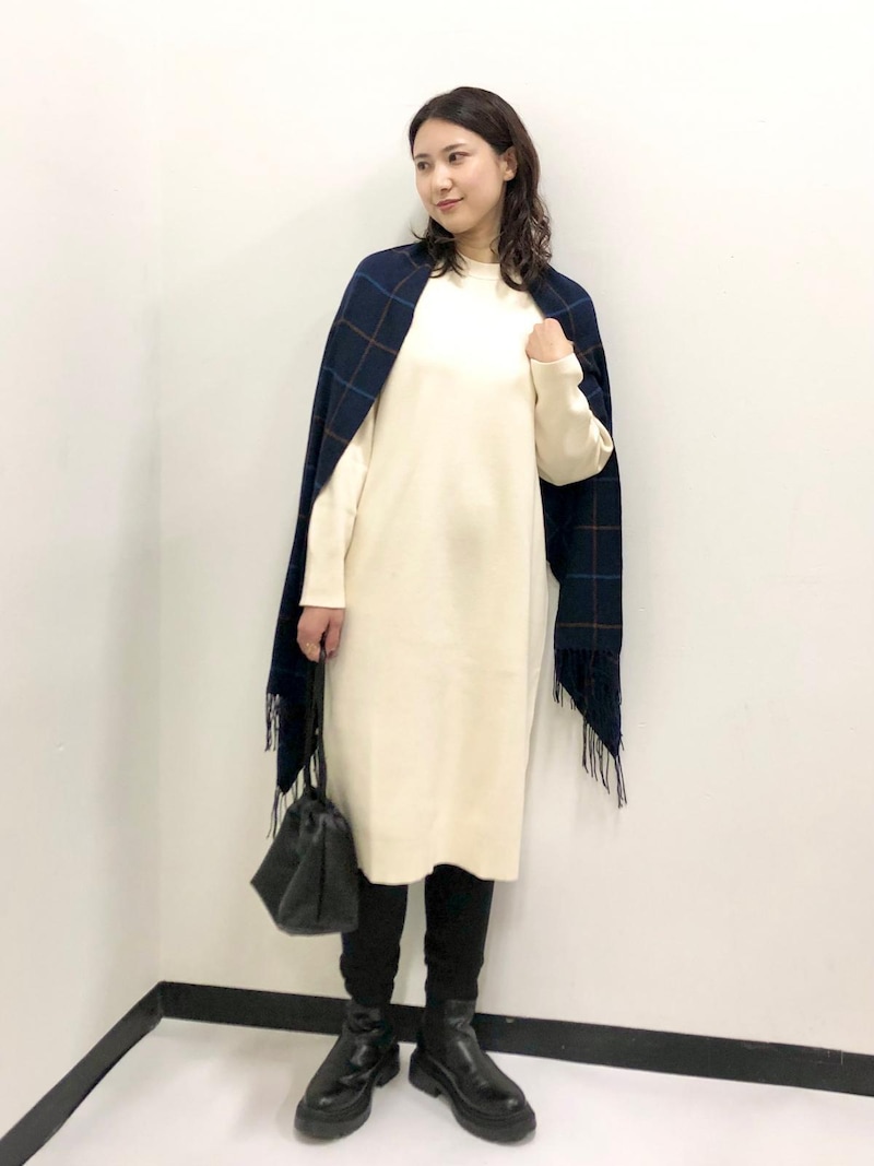 冬に映える白のニットワンピースがプチプラで楽しめる　出典：StyleHint