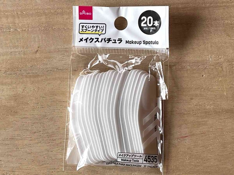 ダイソーの「メイクスパチュラ」