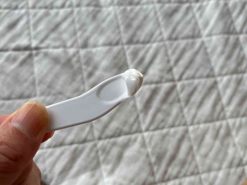 ダイソーの「メイクスパチュラ」は適量をとりやすい