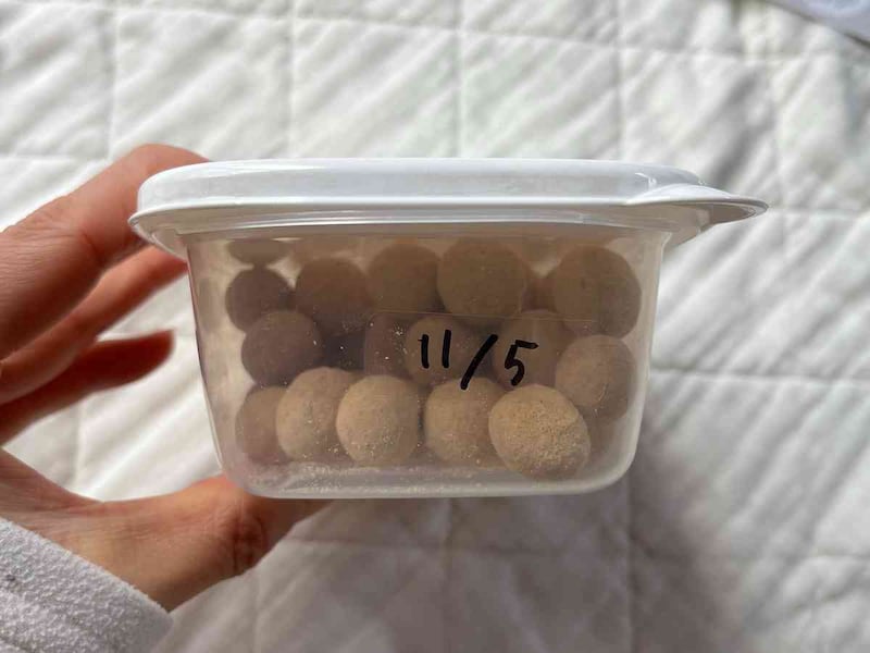 ダイソーの「クリアラベルシール 112枚 13mm×38mm」に油性ペンで文字が書ける