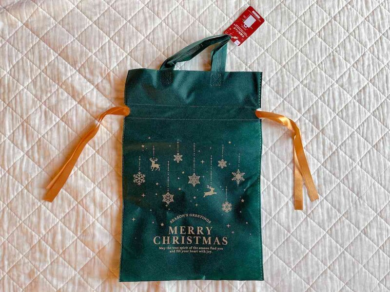 ダイソーの「不織布バッグ（シルエットデザイン、28cm×42cm、ハンドル付）」