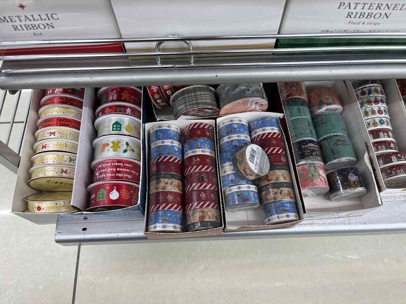 ダイソーの「クリスマス仕様のリボン」