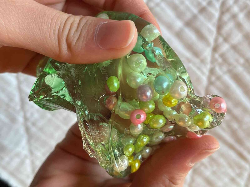 セリアの「ロリポップスライム」はビーズの触感も面白い