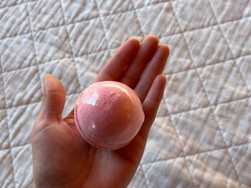 セリアの「モリトクバスボール ツムツム ST D」の色はピンク