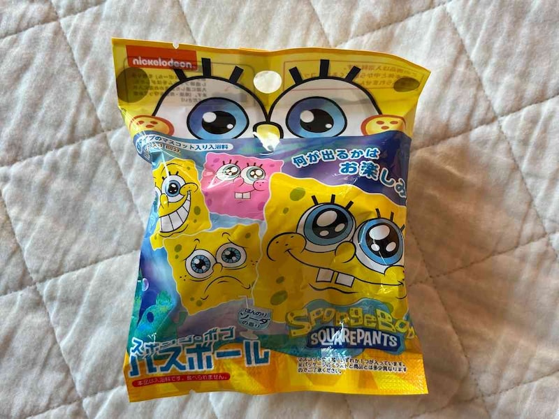 セリアの「モリトクバスボール スポンジ・ボブ」