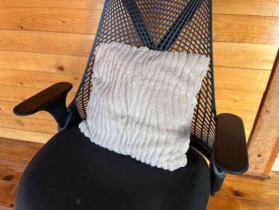 セリアの「ジャカードボア クッションカバー」は見た目から暖か