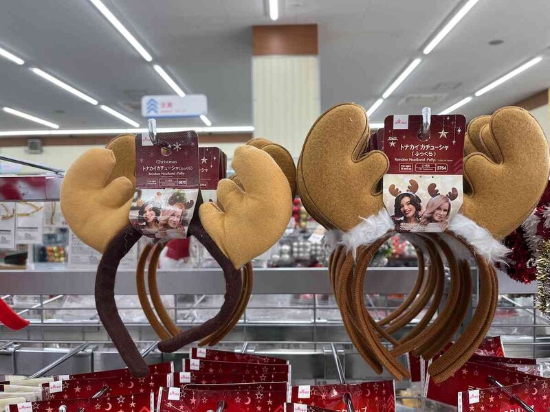 ダイソーの「トナカイカチューシャ（ふっくら）」