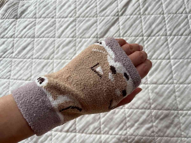 セリアの「あったかハンドウォーマー」はアニマル柄