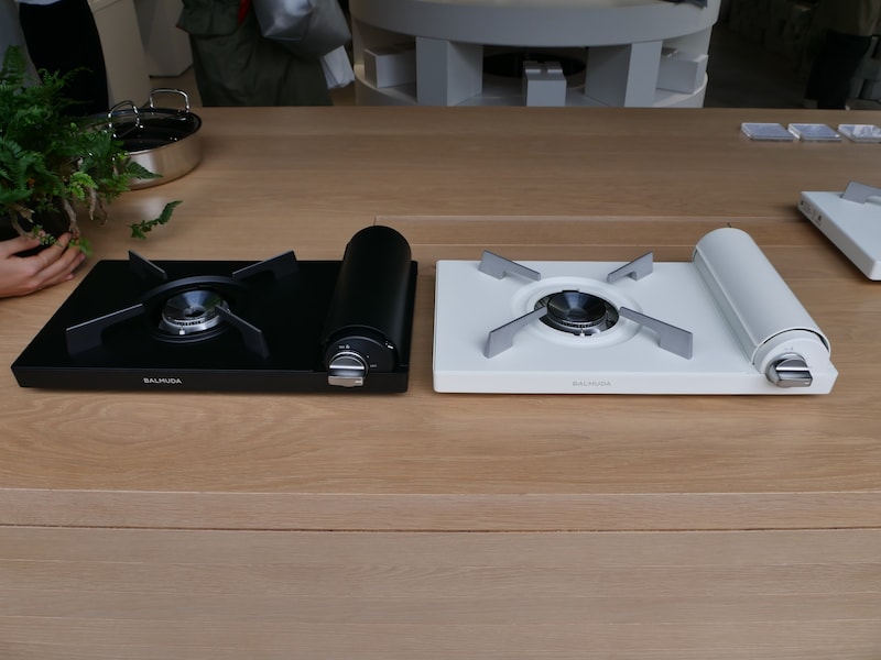 バルミューダが2024年11月6日に発売したカセットコンロ「Table Stove（テーブルストーブ）」（直販価格1万9800円）