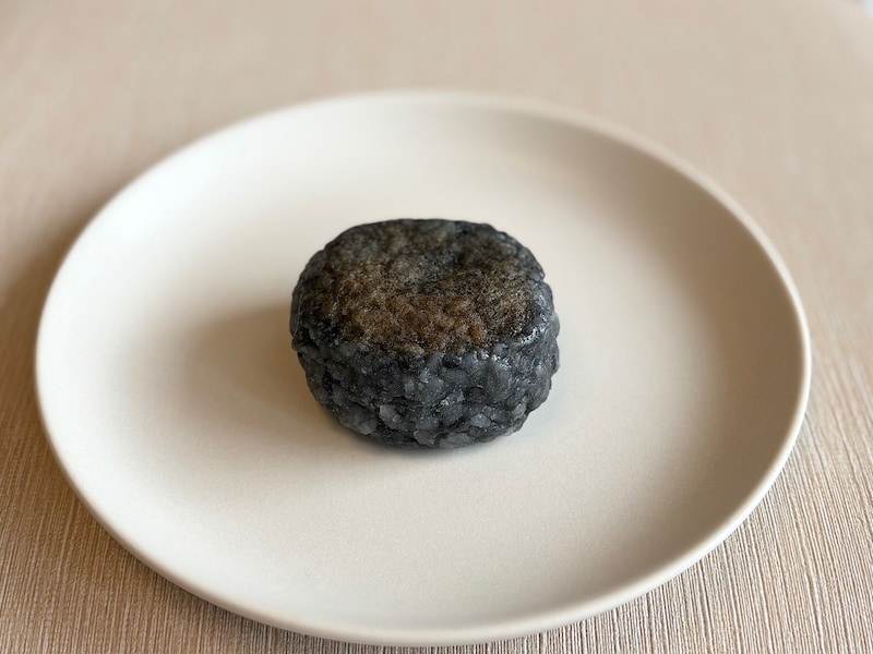 「粗搗き大福 黒胡麻」108円（税込）