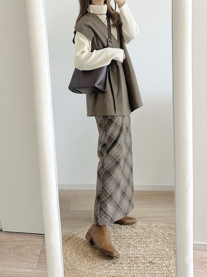 カジュアル過ぎず、きれいめに着こなしやすいところが大人向け 出典:WEAR