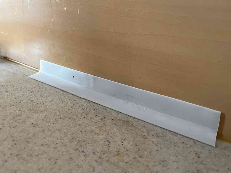 ダイソーの「防水テープ」はコーナーに最適