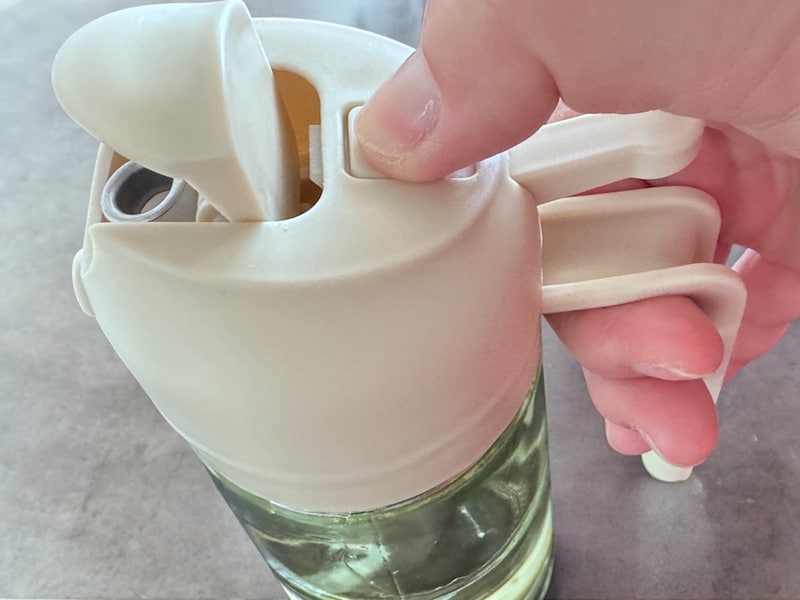 片手でスライドさせると蓋があく