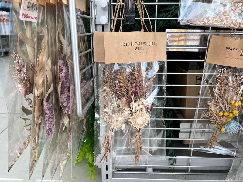 ダイソーの「ドライフラワーブーケ ホワイト」