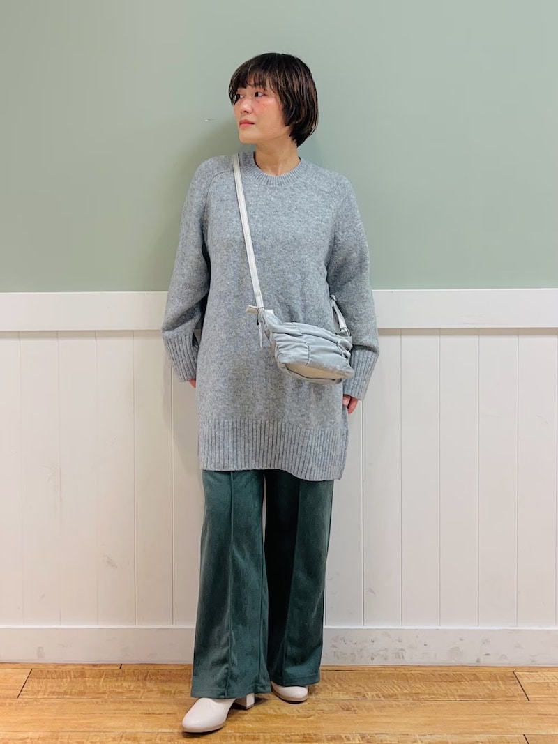 パンツで取り入れるならトップス次第でカラーの見せ方を調整できるのが便利 出典:WEAR