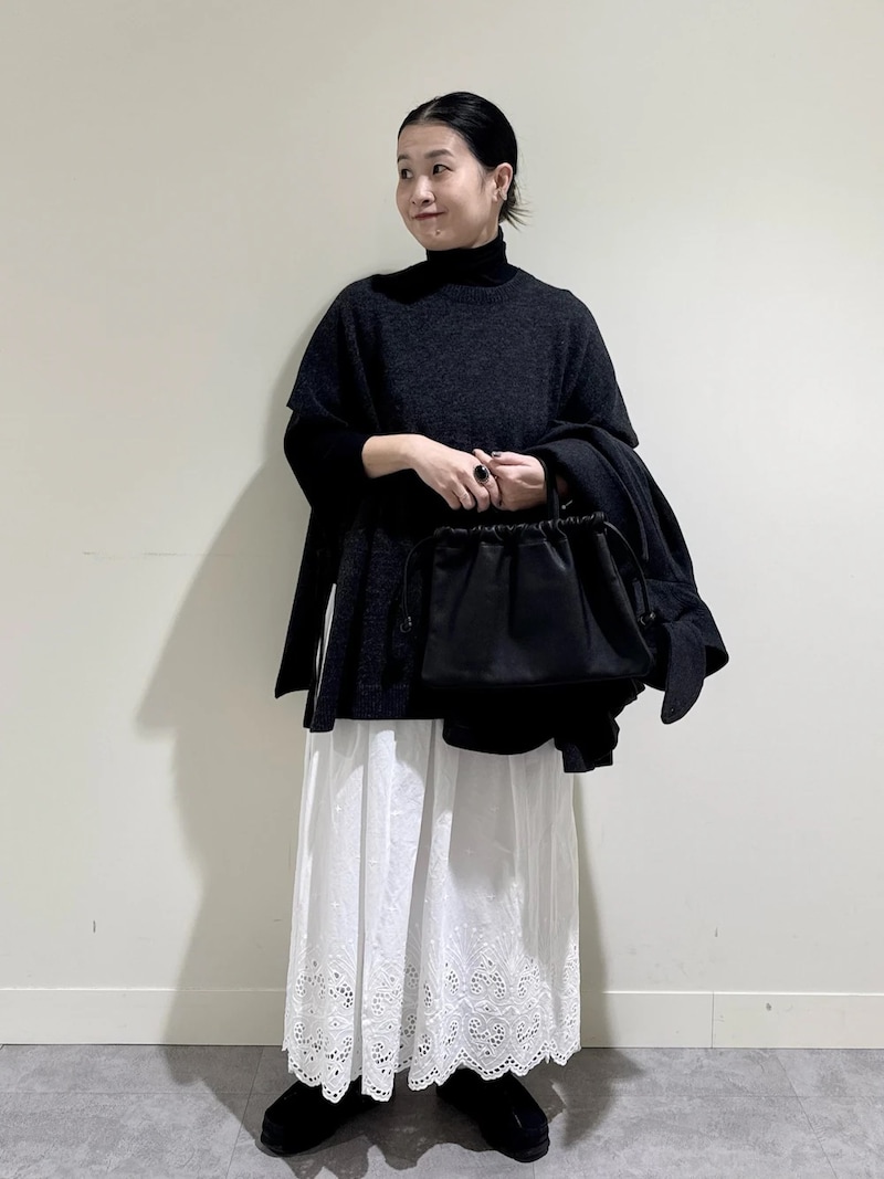 【OKコーデ】あたたかみのあるニット素材に、軽やかなスカートが絶妙なバランス 出典:WEAR