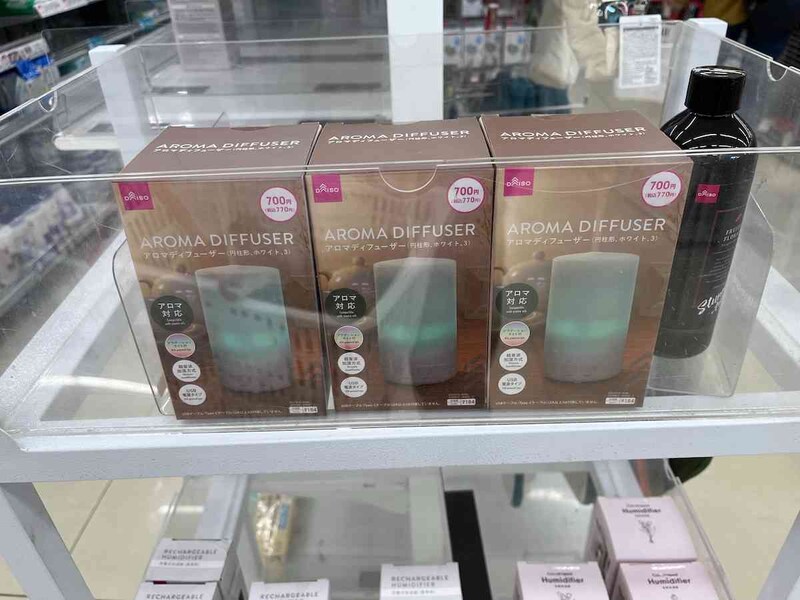 ダイソーの「アロマディフューザー（円柱形、ホワイト、3）」