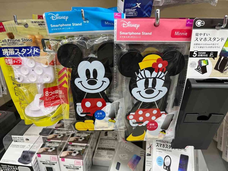ダイソーの「スマホスタンド（ミニー）」