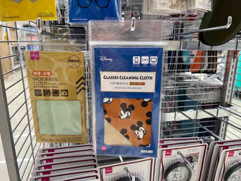 ダイソーの「メガネ拭きクロス（ミッキーマウス）」