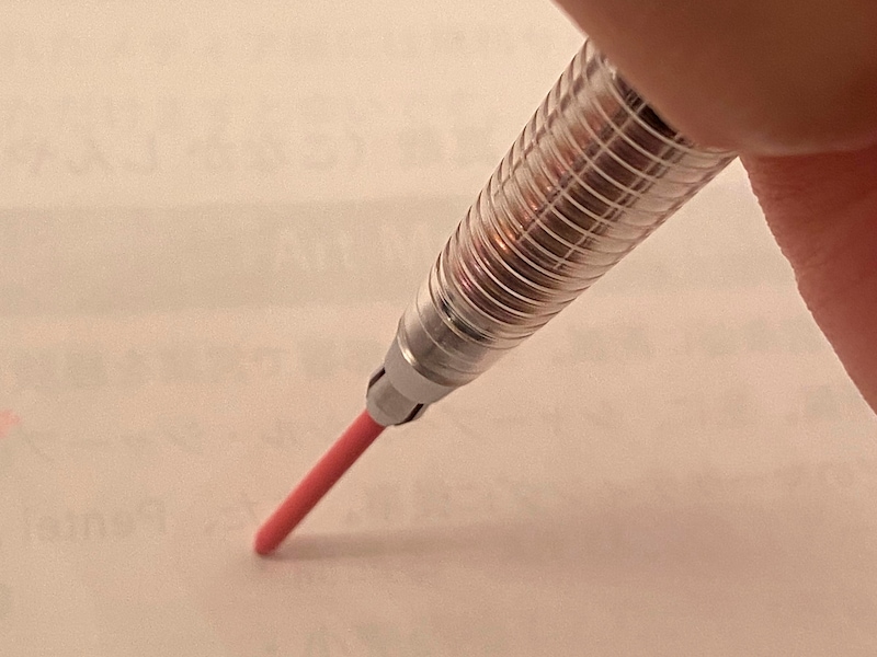 芯がスルスルと出てる様子