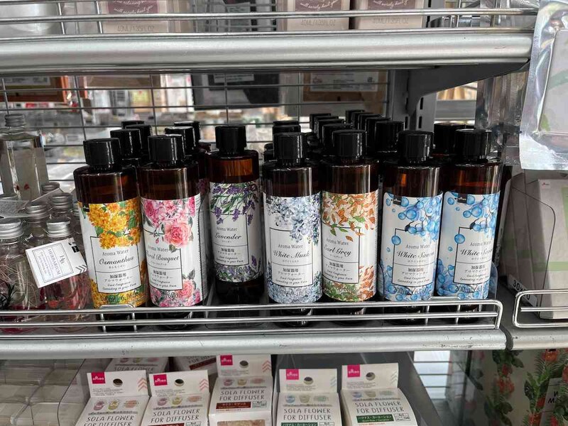 ダイソーの「アロマウォーター」