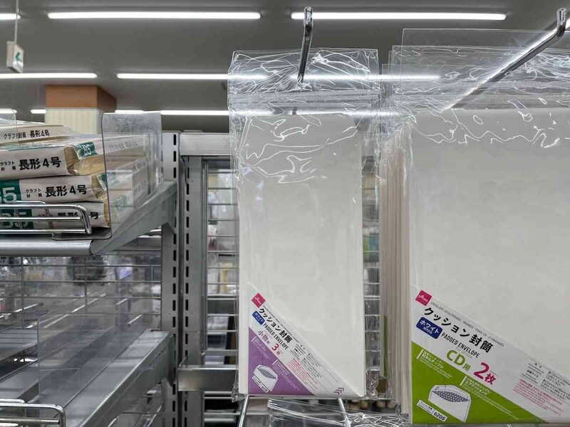 ダイソーの「クッション封筒（ホワイト、小物用、3枚）」