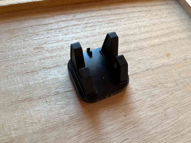 セリアの「車用360度回転スマホホルダー」は自由に回転させられる