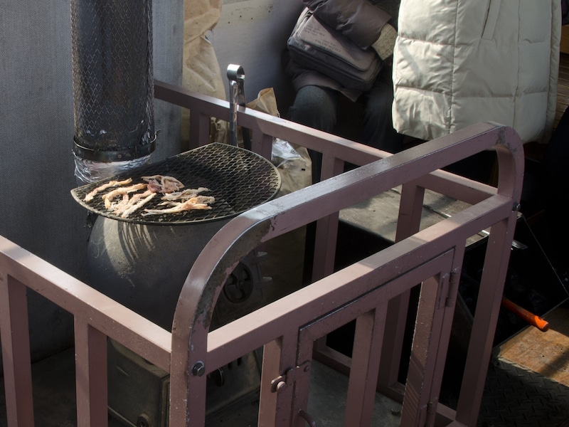 ストーブの近くに衣類を掛けない