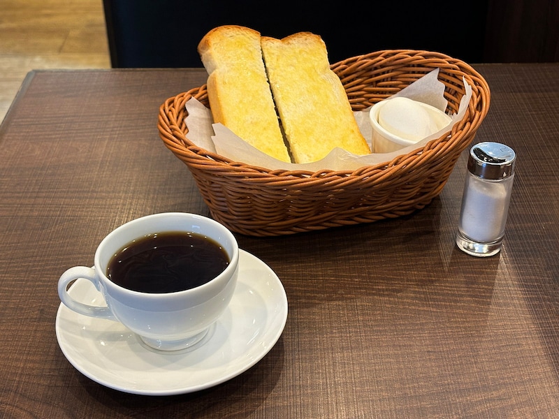 ブラジルNo.2(税込550円)とモーニングサービス(トースト+ゆで卵)(筆者撮影)