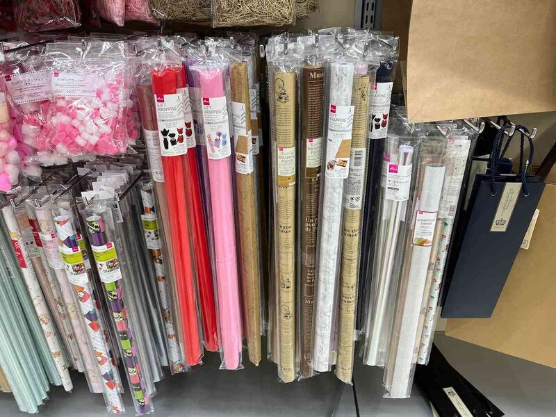 100均ダイソー＆セリアの「包装紙」でおしゃれなラッピングができる！