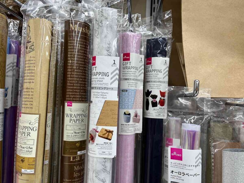 ダイソーの「不織布ラッピングシート」