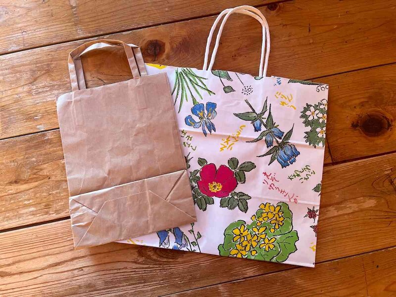 ネコポスやゆうパケットは、紙袋やビニール袋を再利用