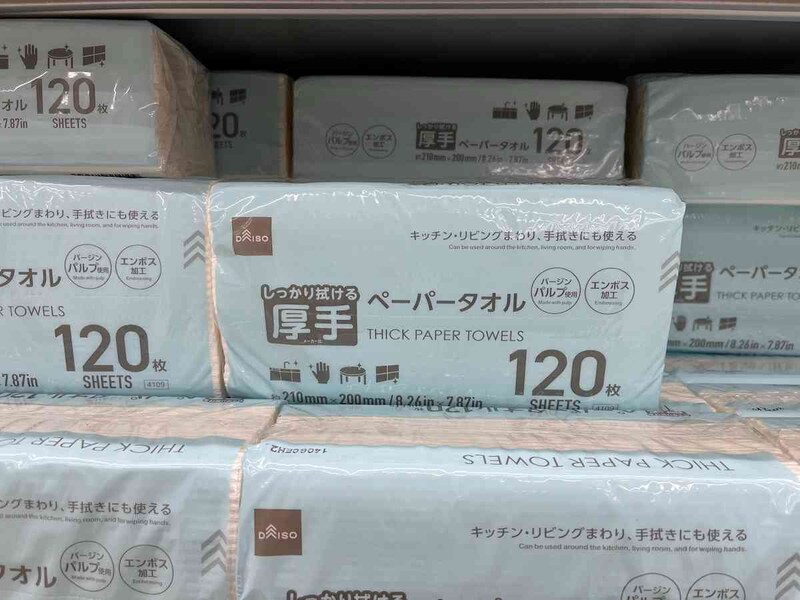 ダイソーの「厚手ペーパータオル（120枚、210mm×200mm）」