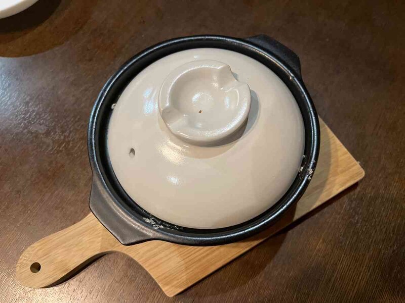 ダイソーの「土鍋（17cm、ホワイト）」は330円（税込）