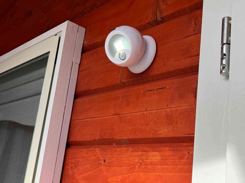 ダイソーの「センサーライトボールタイプ」