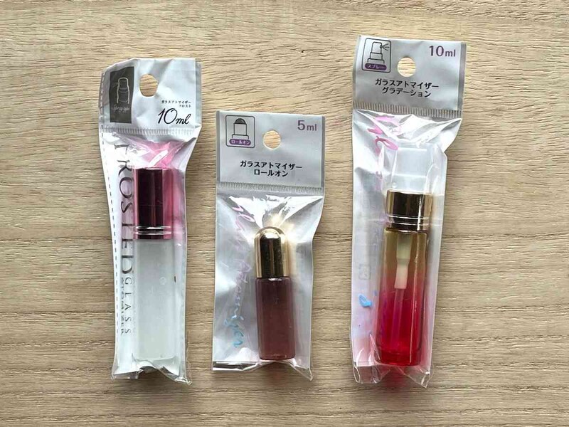 セリアの「アトマイザー」で、香水や化粧水の持ち運びが楽に