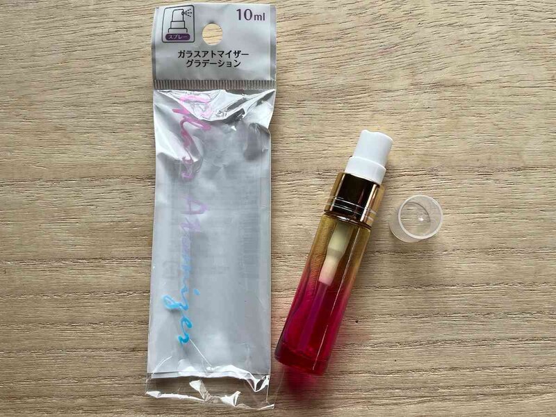 セリアの「ガラスアトマイザー グラデーション」