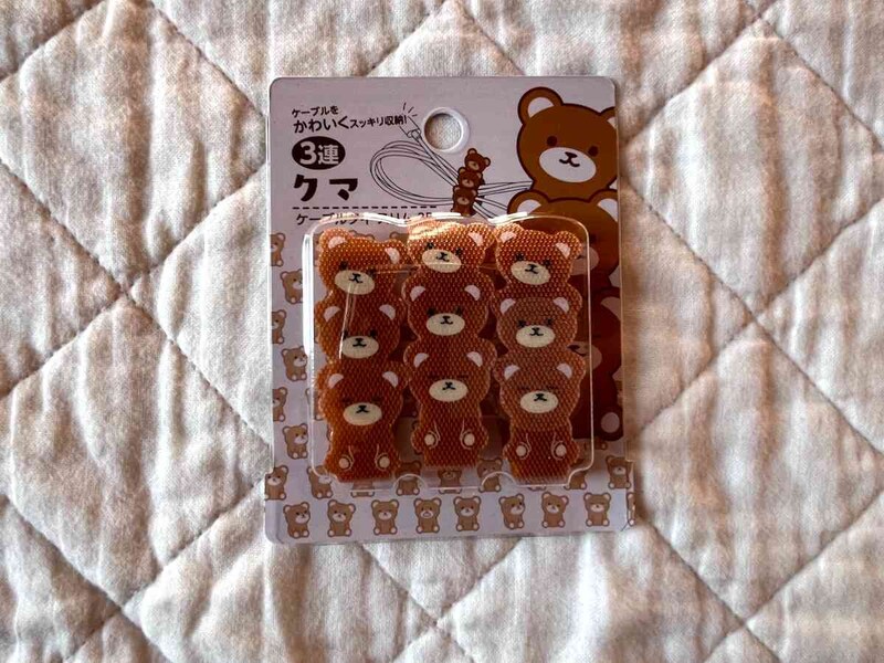 セリアの「ケーブルタイスリム 3P 3連クマ」