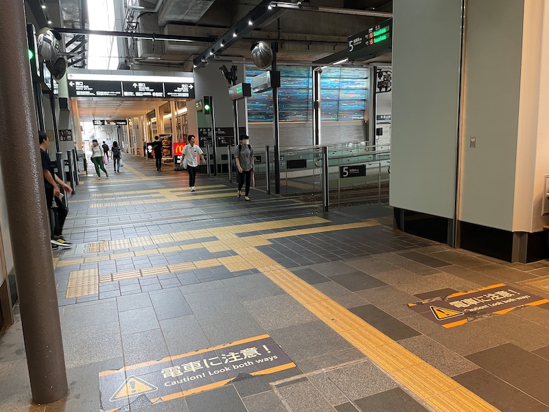 富山駅構内の「市内電車」乗り場はバリアフリー