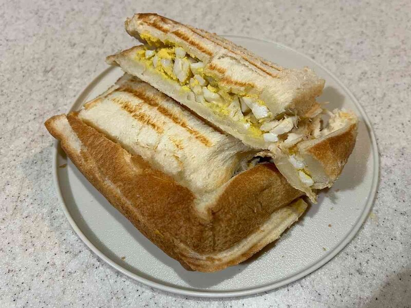 セリアの「お皿として使えるまな板」に乗せて食卓へ