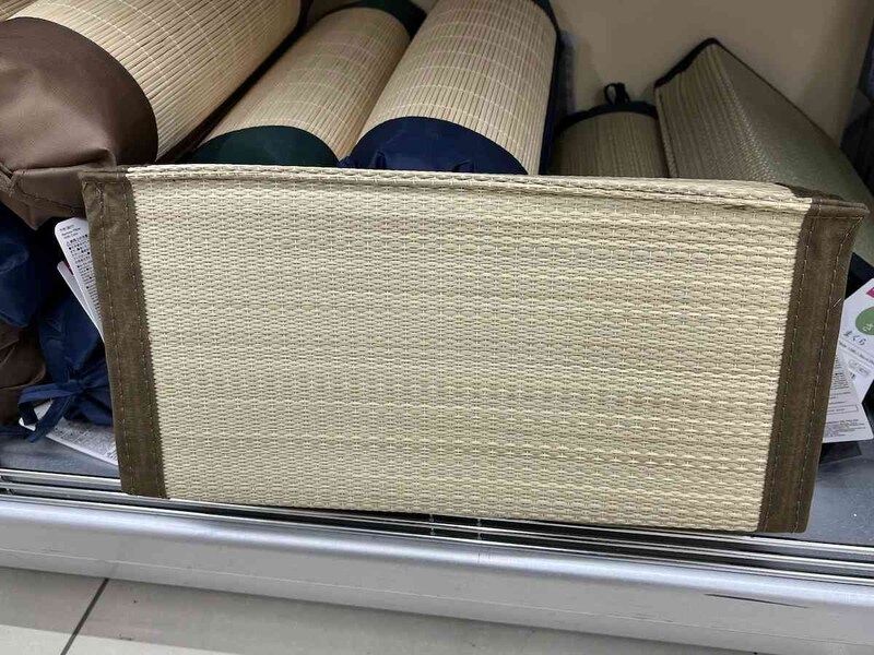 ダイソーの「まくら　いぐさ」