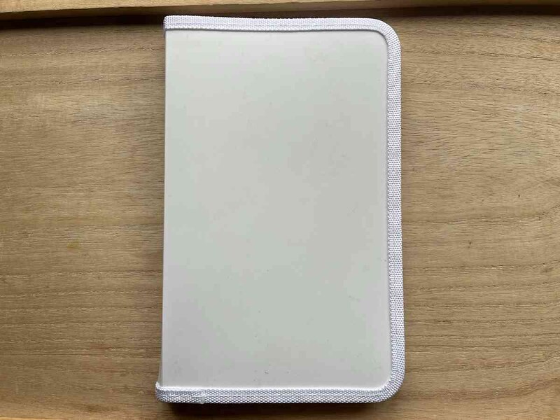 セリアの「6リングファスナーケース」のサイズは約縦250mm、横155mm、高さ25mm