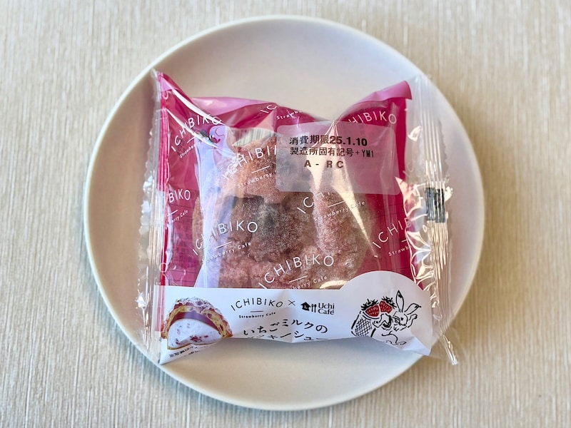「Uchi Café×ICHIBIKO いちごミルクのクッキーシュー」248円(税込)