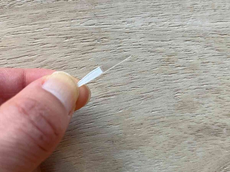 セリアの「ふたえテープ 両面スリム」はとても細い