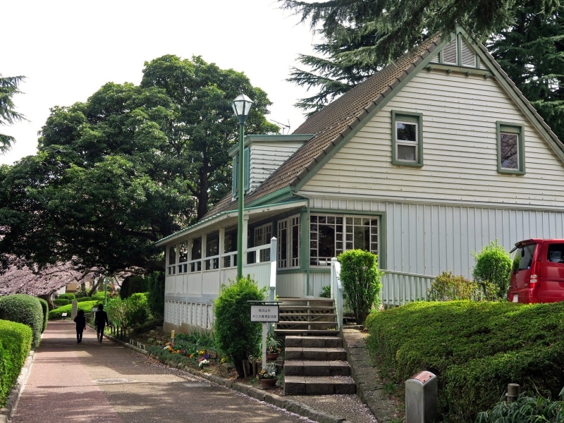 山手公園内にある「横浜山手 テニス発祥記念館」(2017年4月7日撮影)