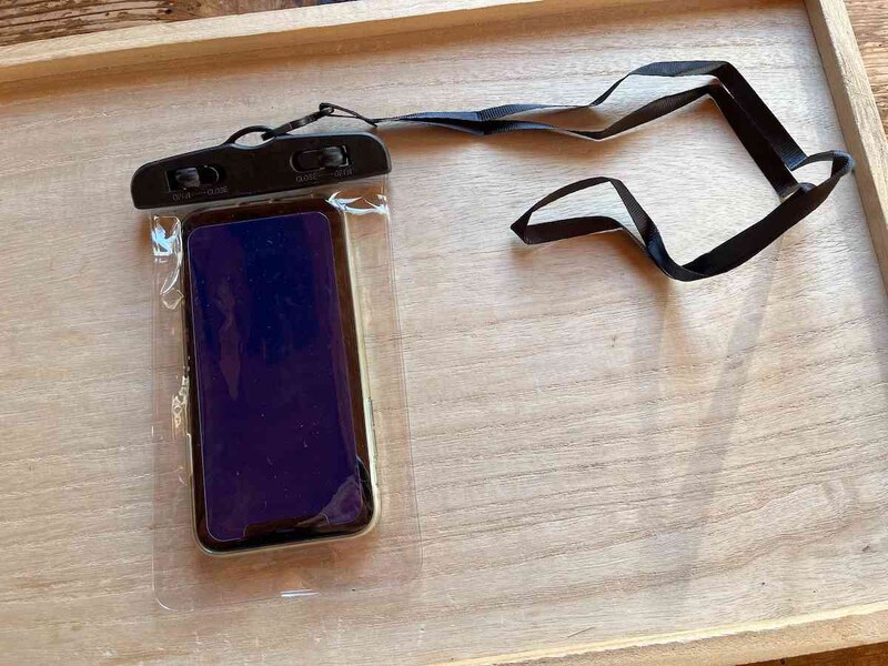 スマホを入れて口のロックをすればOK