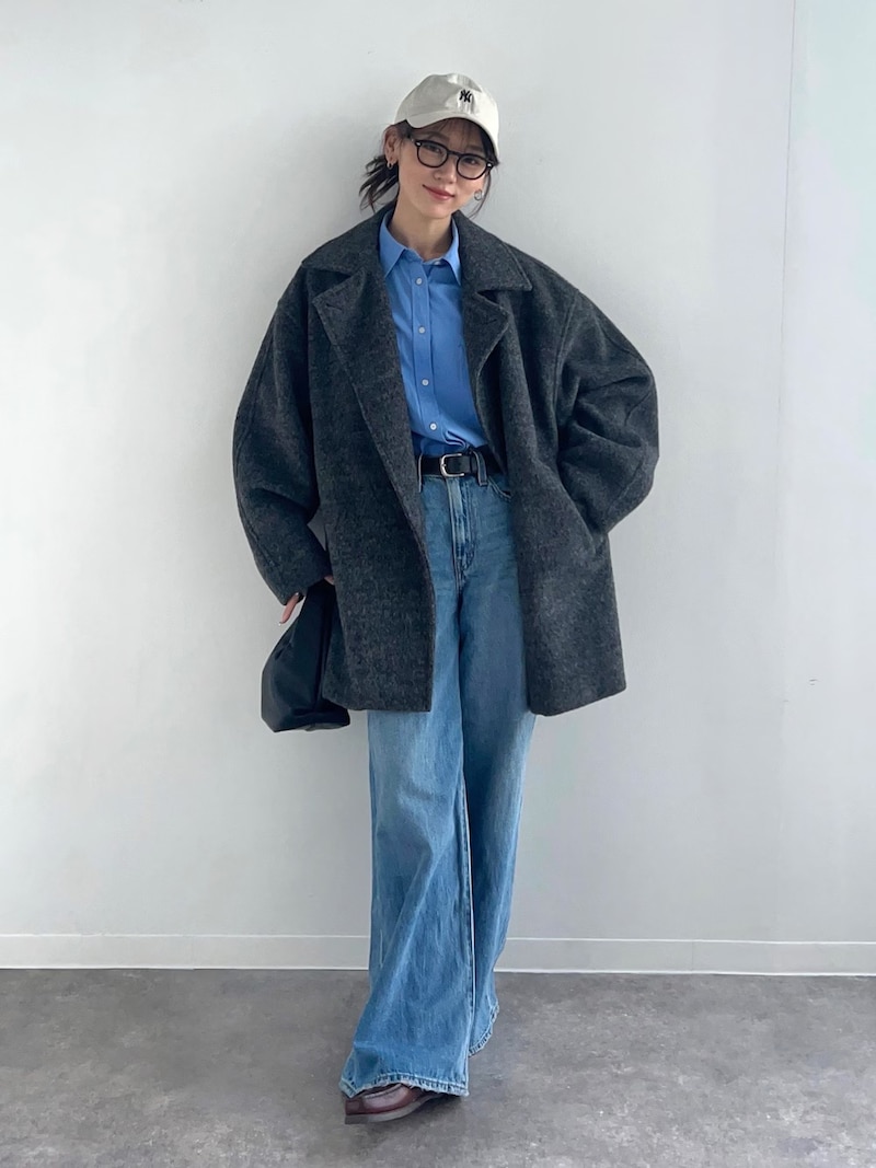 カジュアルでもインナーをブルーでまとめたことで統一感が出ています　出典：WEAR