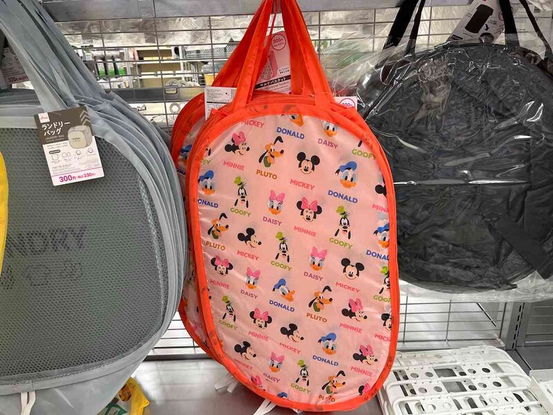 ダイソーの「マルチバスケット縦型、35cm×35cm×57cm（ミッキー＆フレンズ）」