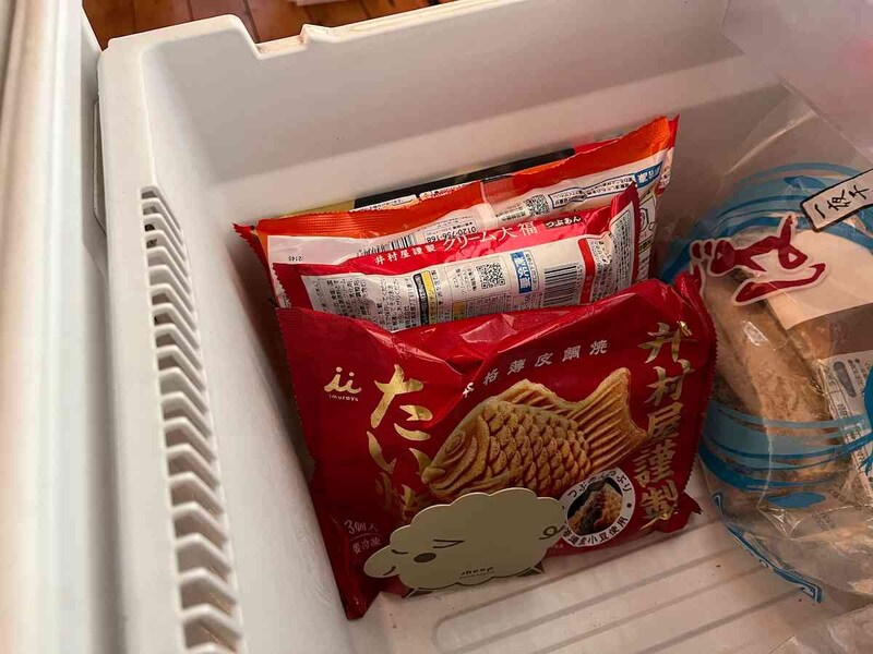 セリアの「アニマルブックスタンド ヒツジ」は冷凍庫の仕切りにも使える