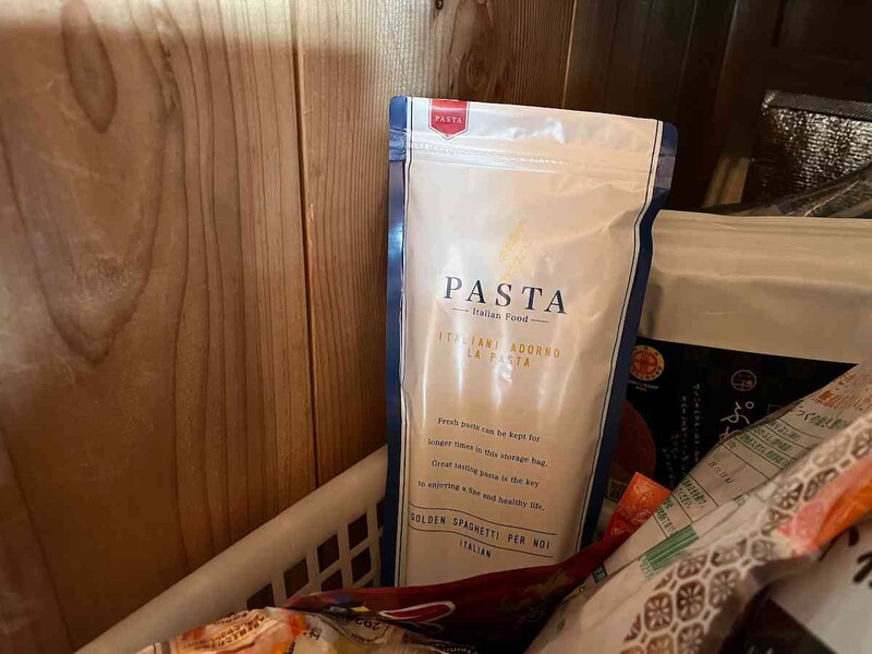 セリアの「パスタの保存袋」は立たせることもできる